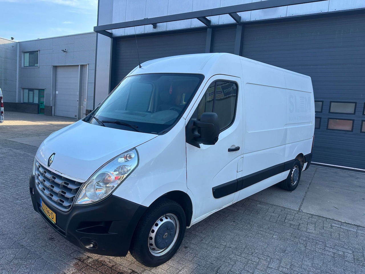 Renault Master - T35 2.3 dCi L2H2 Eco DC T35 2.3 dCi L2H2 Eco DC - AutoWereld.nl