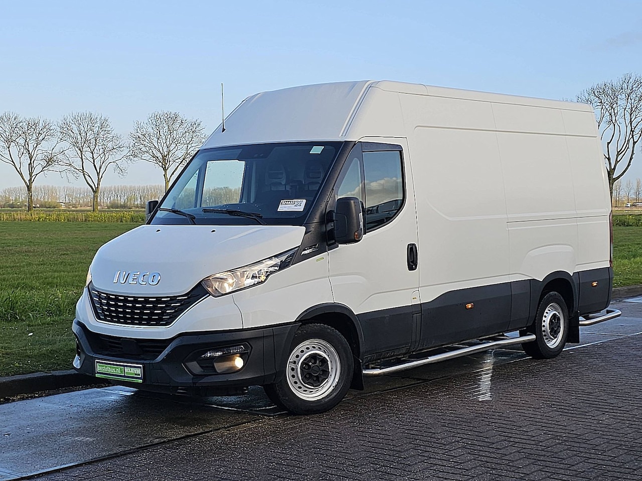 Iveco Daily - 35S14 L2H2 L2H2, automaat, airco, kachel, cruise, trekhaak L2H2, automaat, airco, kachel, - AutoWereld.nl