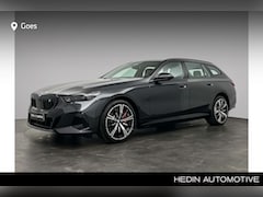 BMW i5 Touring - eDrive40 M Sport Edition 84 kWh | M Sport Pro | Trekhaak | Panoramadak | Innovation | Trav