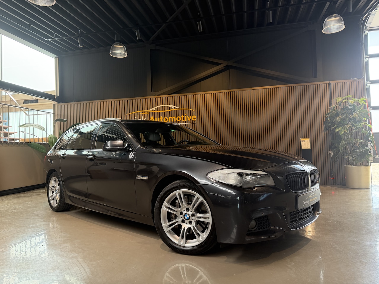 BMW 5-serie Touring - 525d High Executive M- Style Automaat LMV Stoel verwarming Panorama Vol leder interieur Na - AutoWereld.nl