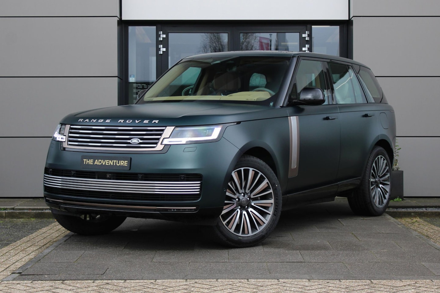 Land Rover Range Rover - P550e SV Serenity | BRG Satin | Body and Soul | Hot Stone - AutoWereld.nl