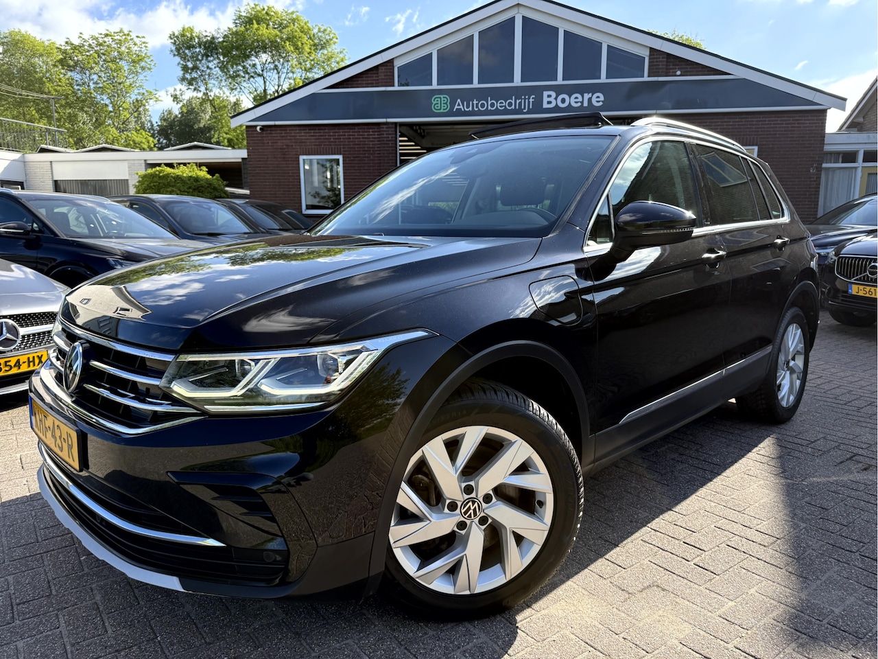 Volkswagen Tiguan - 1.4 TSI eHybrid Elegance Business Panoramadak, Trekhaak, Winterpakket - AutoWereld.nl