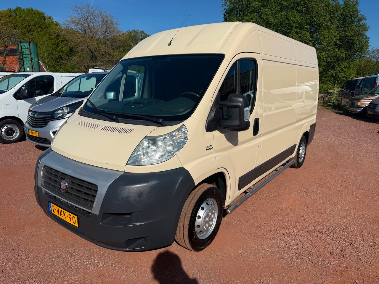 Fiat Ducato - 35L 2.3 L2H2 Koelwagen/ Vrieswagen/ Laadklep/ Frigo / Kulhwagen / Ladebordwand - AutoWereld.nl