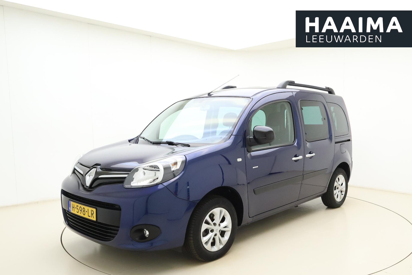 Renault Kangoo Family - Rolstoelbus | Rolstoellift | Airco | Verlaagde vloer achterin | Oprijplaat of elektrische - AutoWereld.nl
