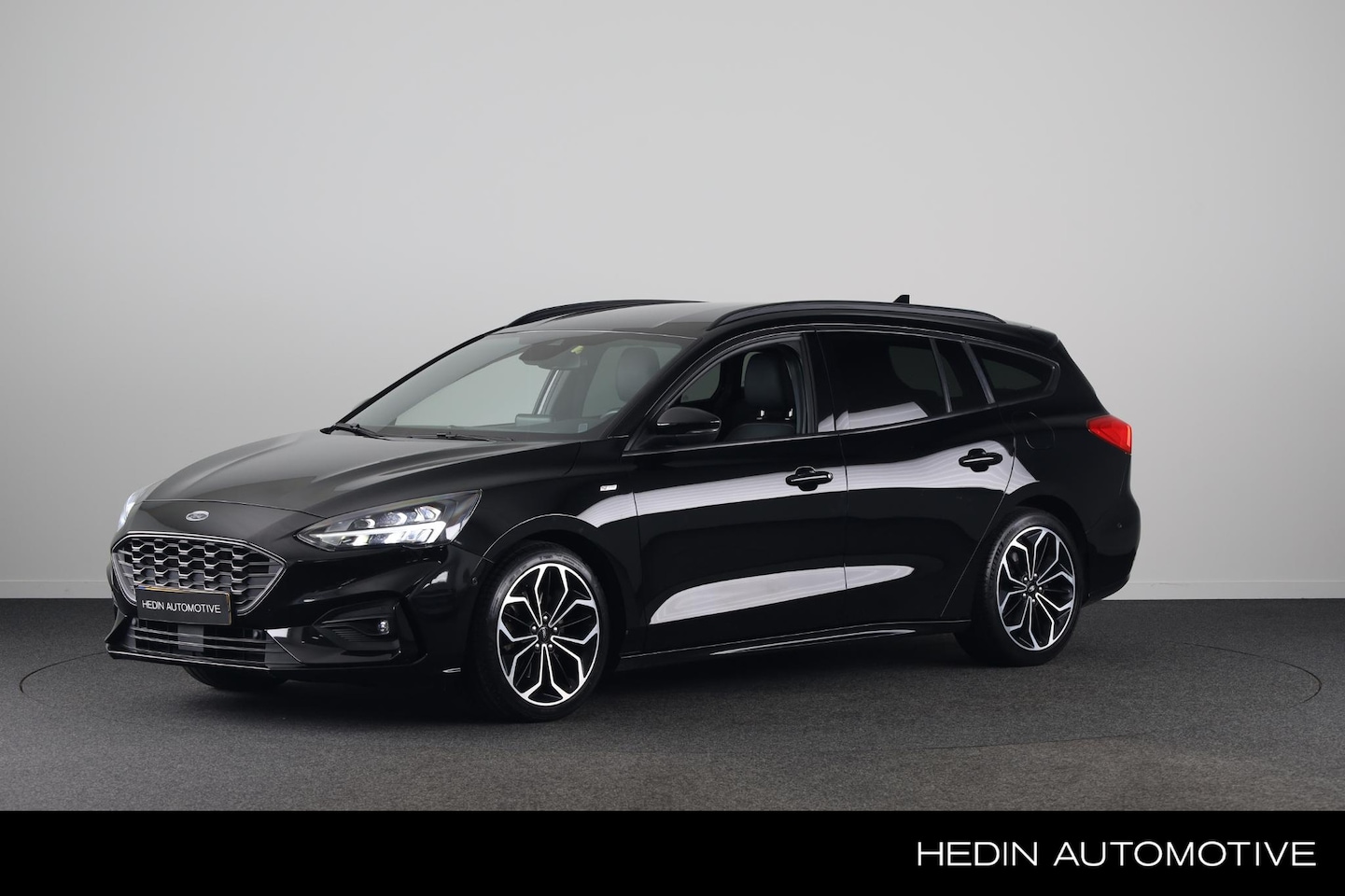 Ford Focus Wagon - 1.0 EcoBoost ST Line Business | Trekhaak | Winter Pack | LED | 18'inch | PDC | Camera - AutoWereld.nl