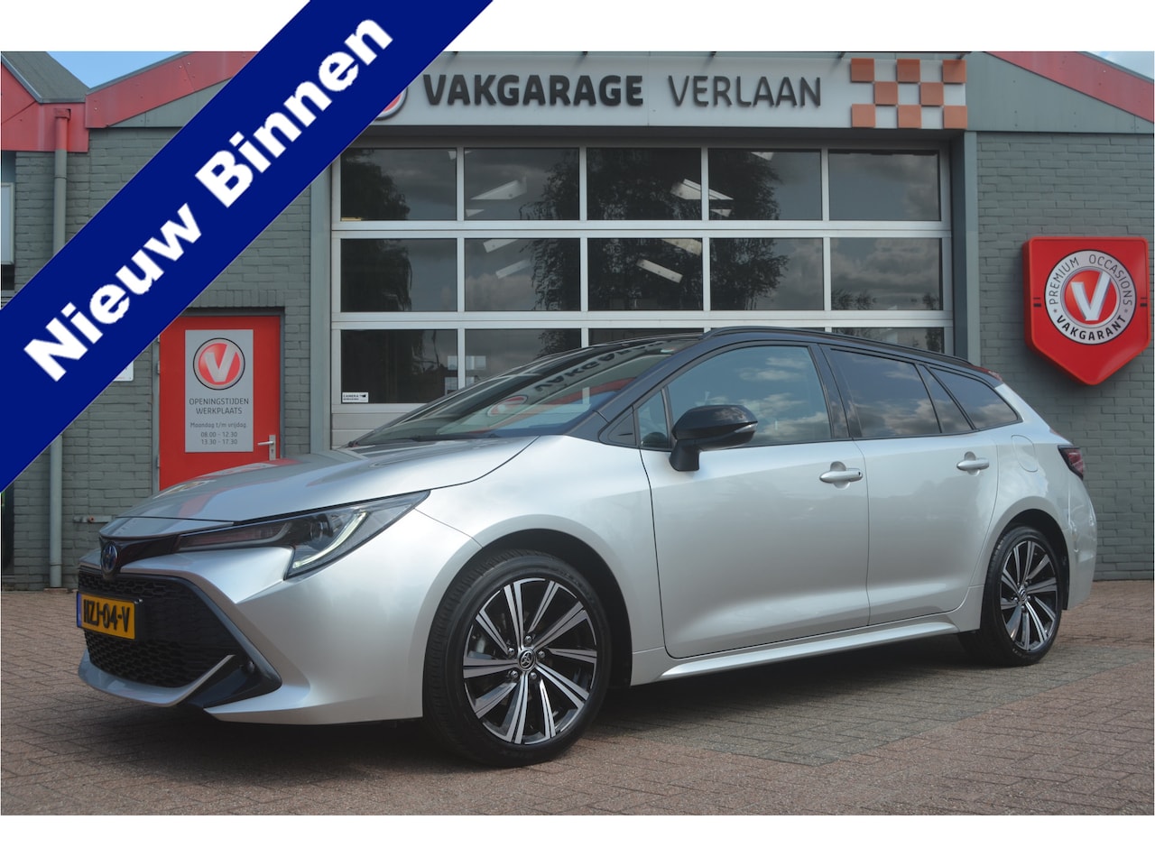Toyota Corolla Touring Sports - 2 kleuren Executive trekhaak gar. - AutoWereld.nl