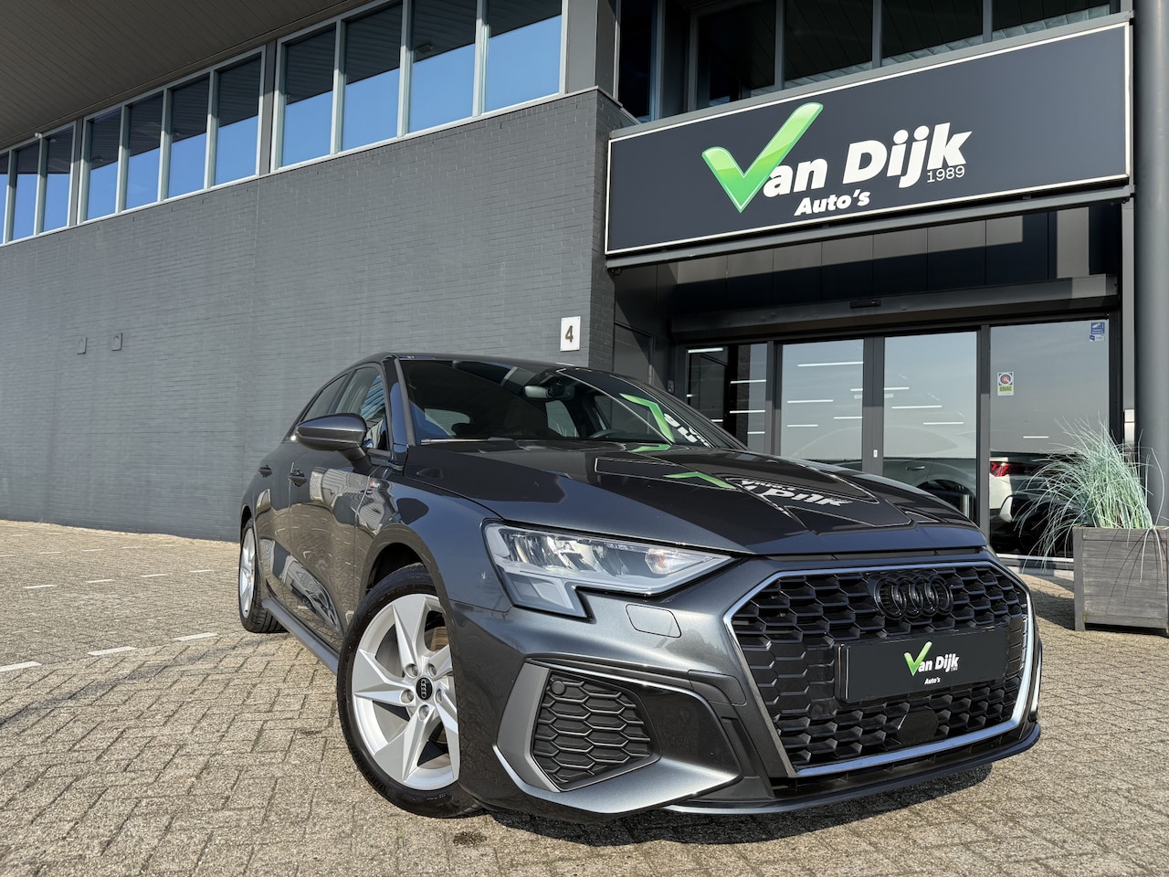 Audi A3 Sportback - 35 TFSI S-Line Panodak Navi Dig.Cockpit El.Klep Trekhaak - AutoWereld.nl