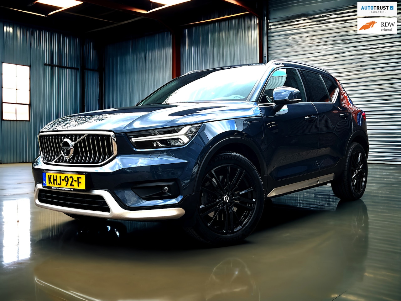 Volvo XC40 - 1.5 T5 Recharge Business Pro Leder_Carplay_3d cam_Dealer onderhouden - AutoWereld.nl