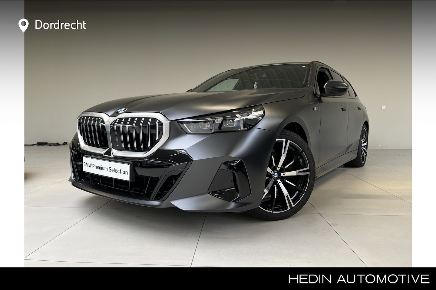 BMW 5-serie Touring - 520d M-Sport | Frozen Mat Lak | 20" | CoPilot | Trekhaak | - AutoWereld.nl
