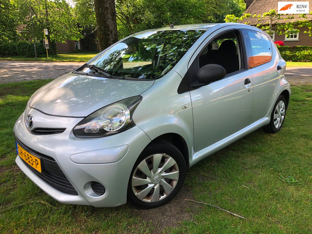 Toyota Aygo - 1.0 VVT-i Acces 5 DRS / Airco/ CV / Elek ramen - AutoWereld.nl
