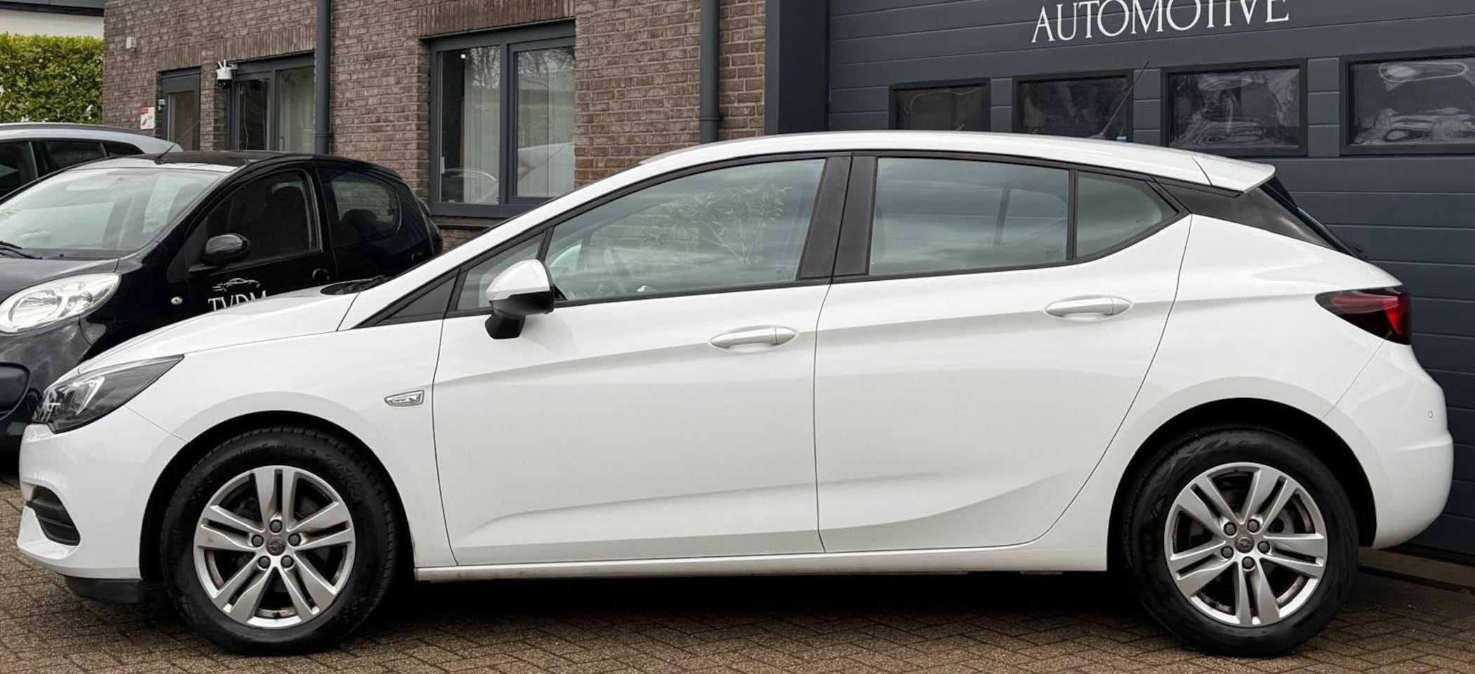 Opel Astra - 1.2 Edition|WHITE|NAVI|AIRCO| - AutoWereld.nl
