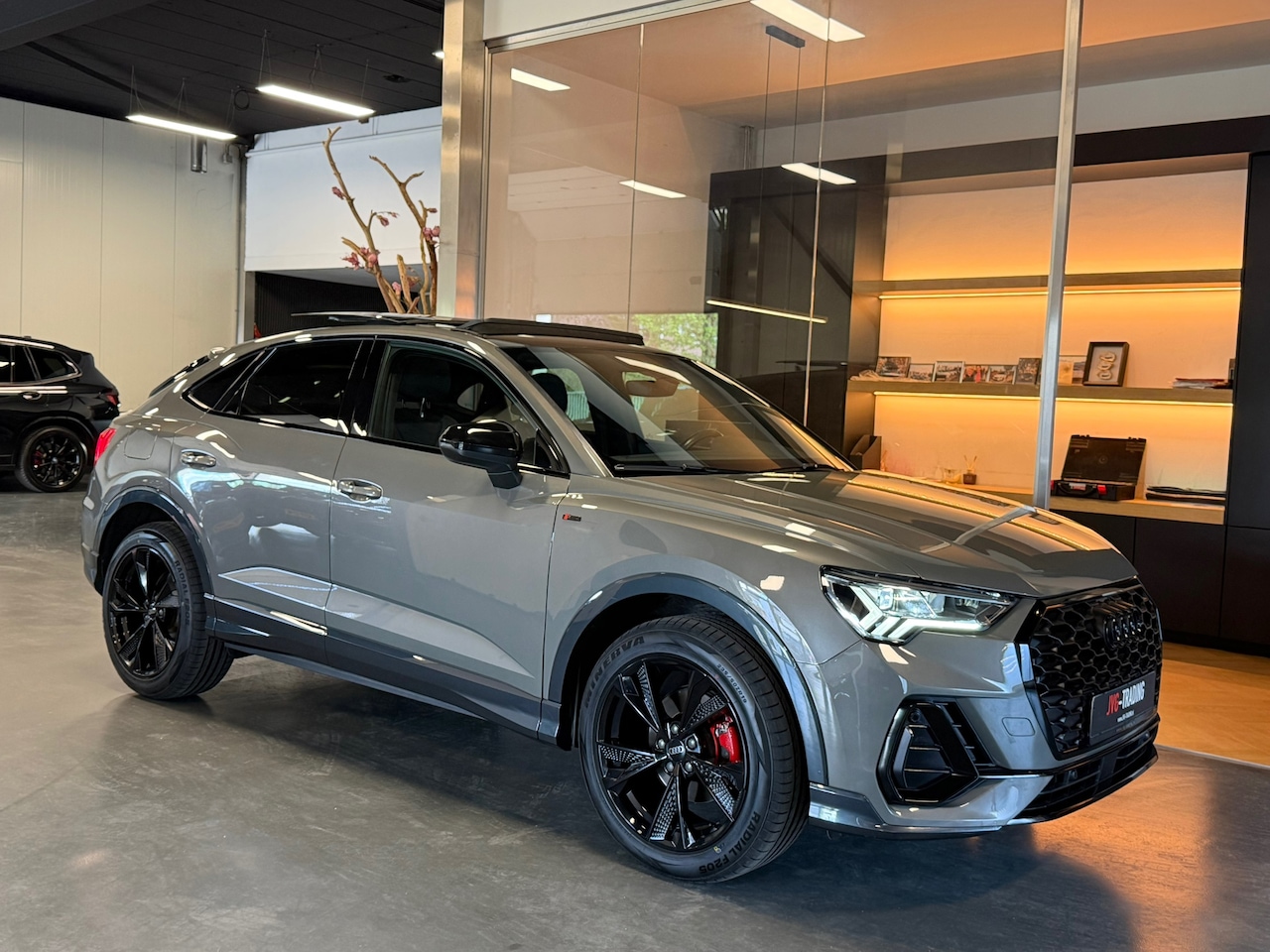 Audi Q3 Sportback - 35 TFSI 3 X S line Panorama B&O Elec.Stoel Keyless Camera - AutoWereld.nl