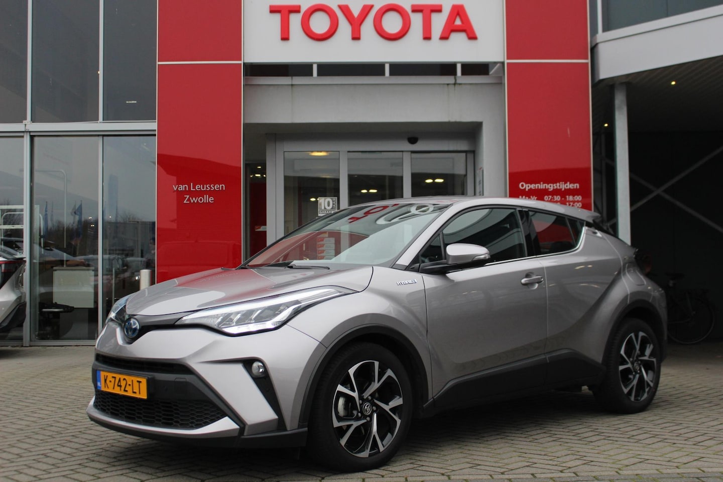 Toyota C-HR - 1.8 Hybrid DYNAMIC NAVI NL-AUTO 18' LM-VELGEN KEYLESS AD-CRUISE APPLE/ANDROID CAMERA BLUET - AutoWereld.nl