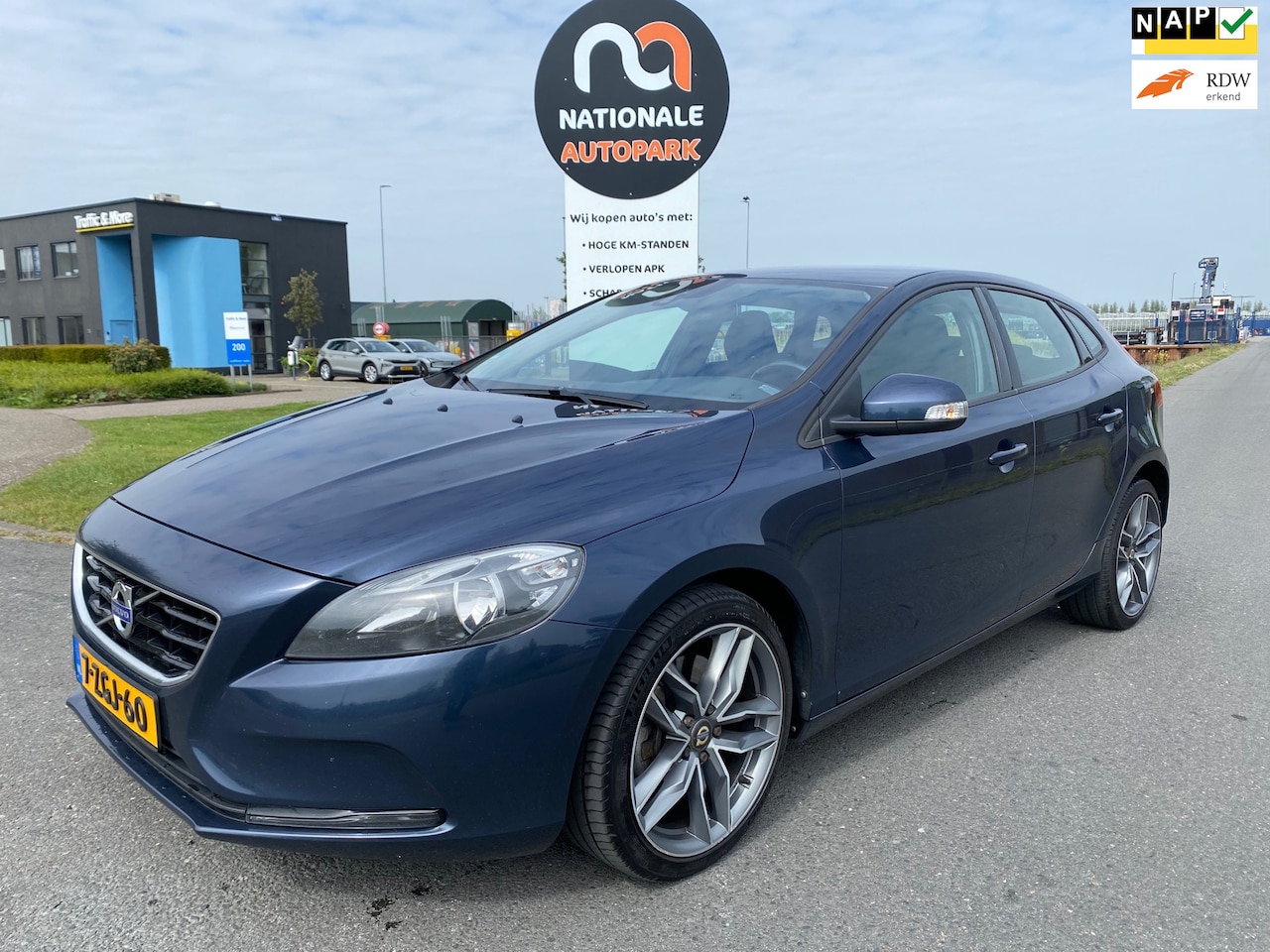 Volvo V40 - 2014 * 2.0 D4 R-Design Business * APK * TOP AUTO * NAP * - AutoWereld.nl