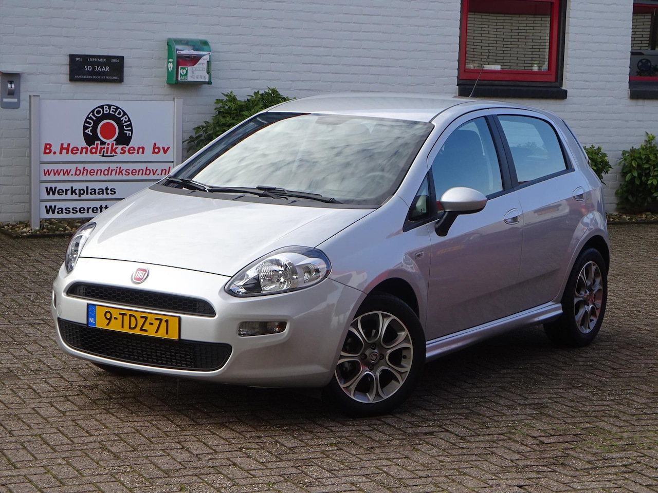 Fiat Punto - 0.9 TwinAir 85pk 5d Edizione Cool/ Airco/ Cruise control/ Lichtmetalen velgen/ Origineel N - AutoWereld.nl