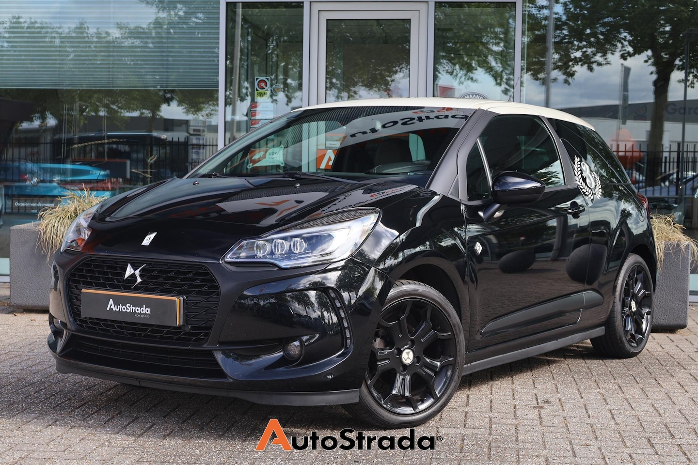 DS 3 - 1.2 Café Racer 110pk AUT I HiFi Audio I Leder I Camera I Navi I Stoelverwarming I Trekhaak - AutoWereld.nl