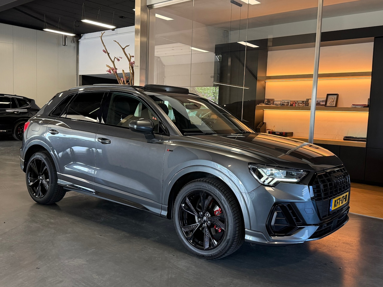 Audi Q3 - 35 TFSI S line Pano Camera Elec.Stoel - AutoWereld.nl
