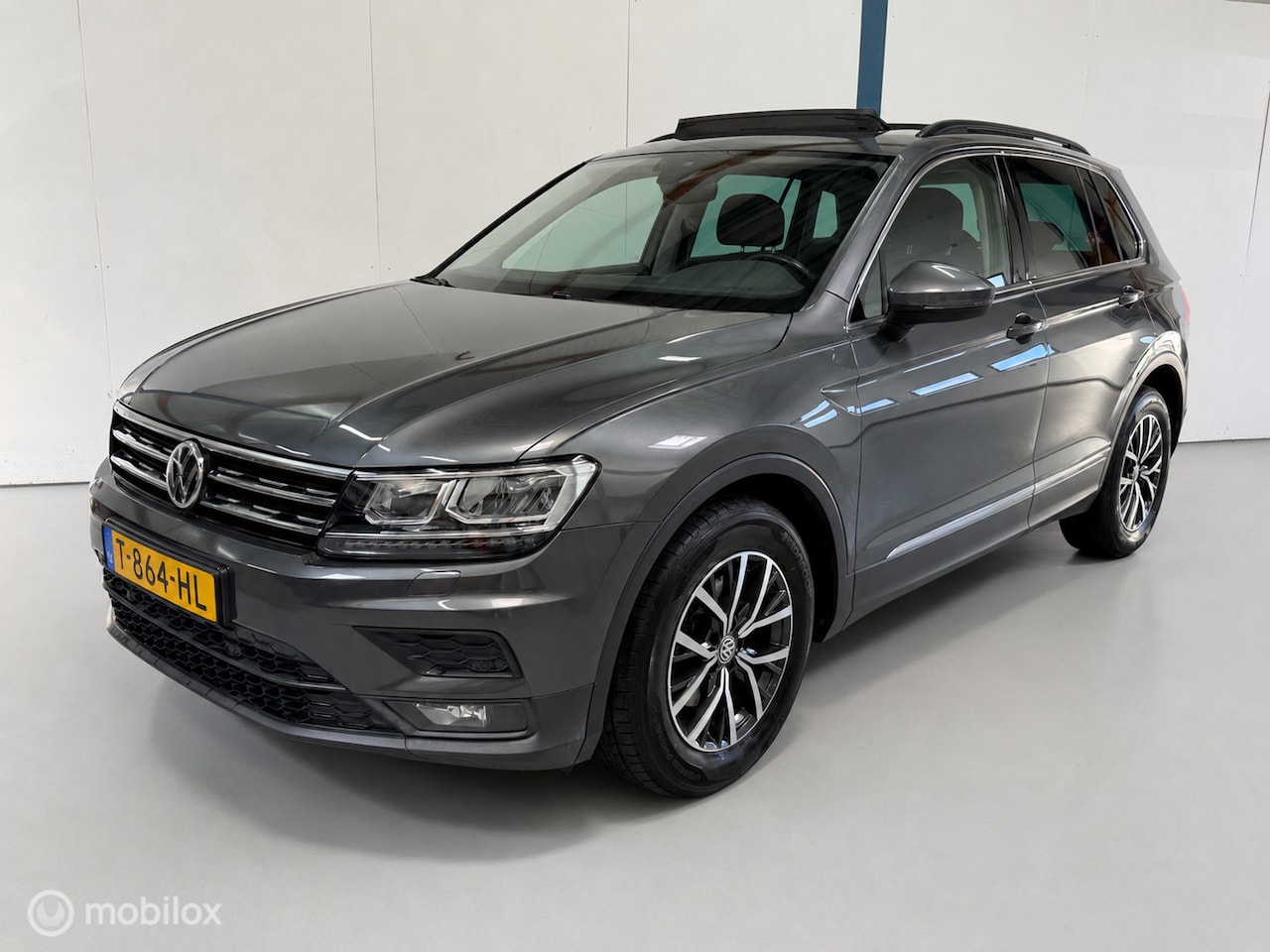 Volkswagen Tiguan - 1.4 TSI ACT Comfort. Bus. PANO/CARPLAY/ACC - AutoWereld.nl