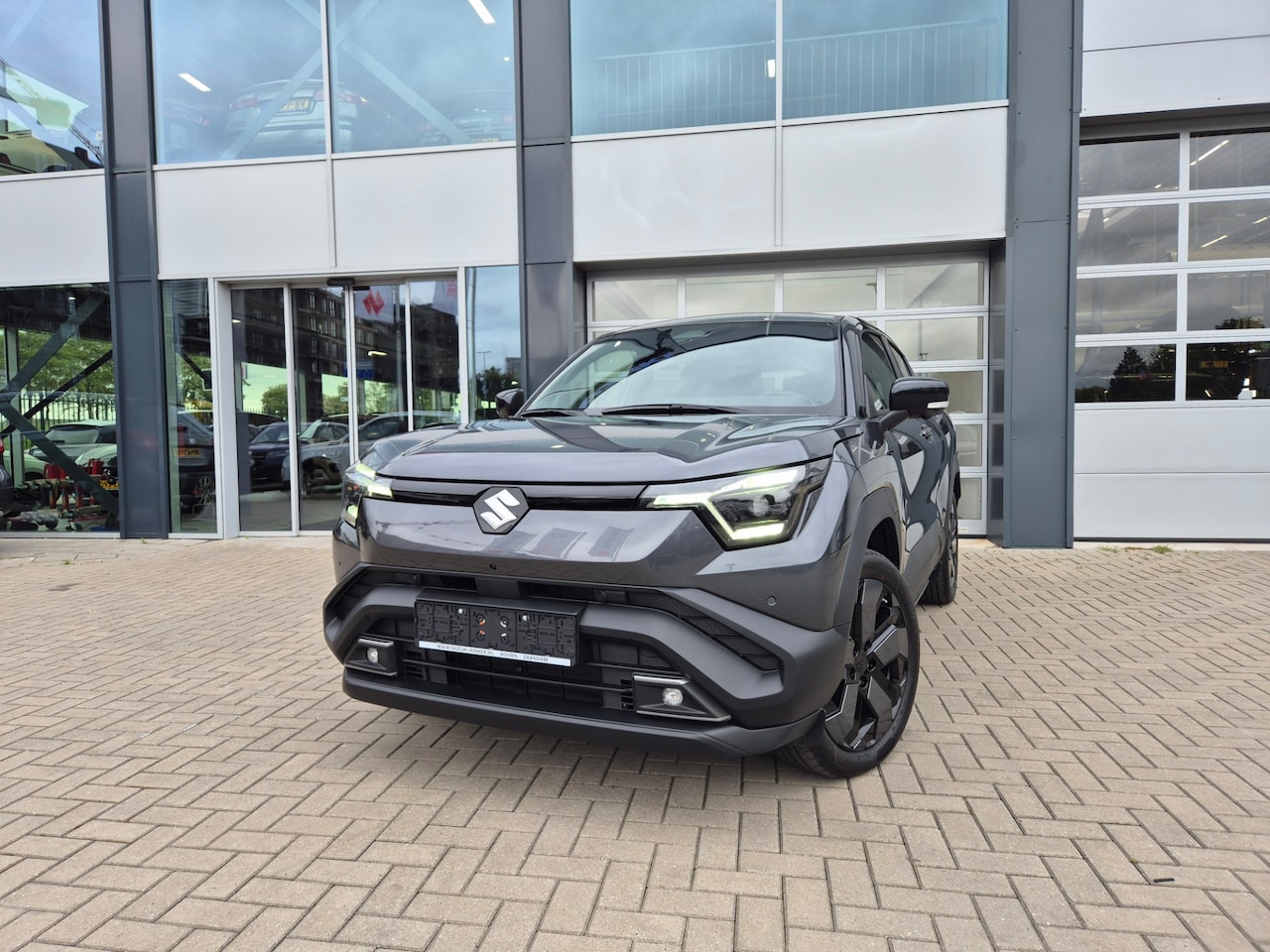 Suzuki e Vitara - Style 61 kWh NU MET € 2.000,- KORTING!!! - AutoWereld.nl
