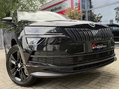 Skoda Karoq - 1.5 TSI ACT AUT. * SPORTLINE * NAVI/ CARPLAY/ CAMERA/ TREKHAAK/ RADAR/ 27 DKM