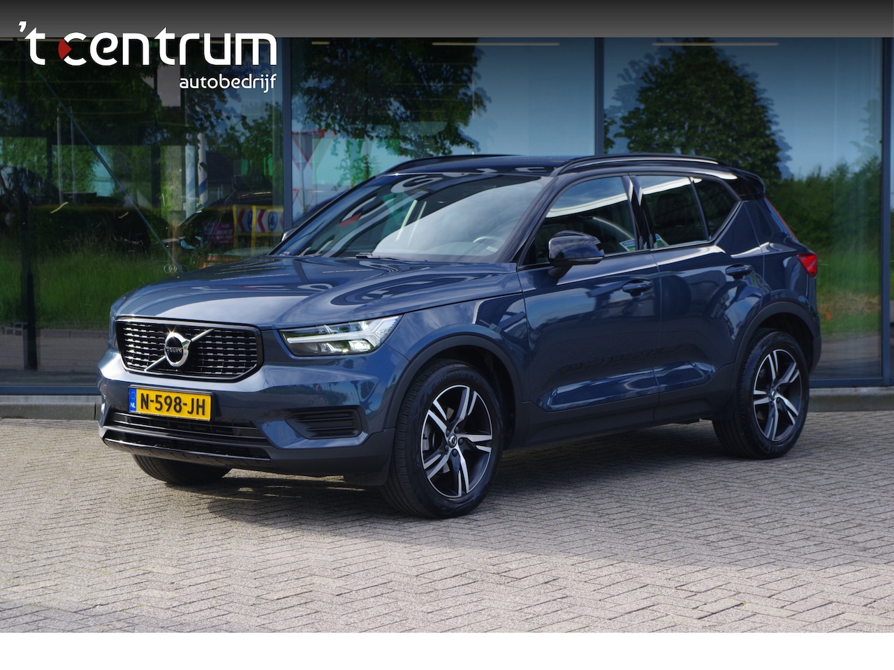 Volvo XC40 - 1.5 T3 164 PK Automaat R-Design, Adap. Cruise Control, LED, Camera, Keyless - AutoWereld.nl