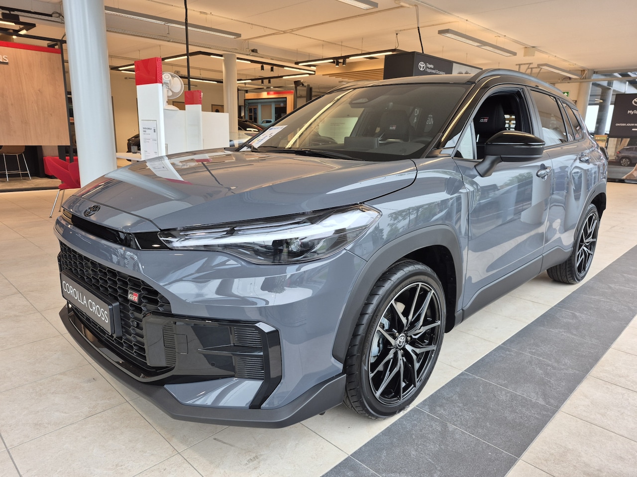 Toyota Corolla Cross - Hybrid 180 GR Sport Automaat | Navigatie | Cruise control adaptief | 19'' | JBL | - AutoWereld.nl