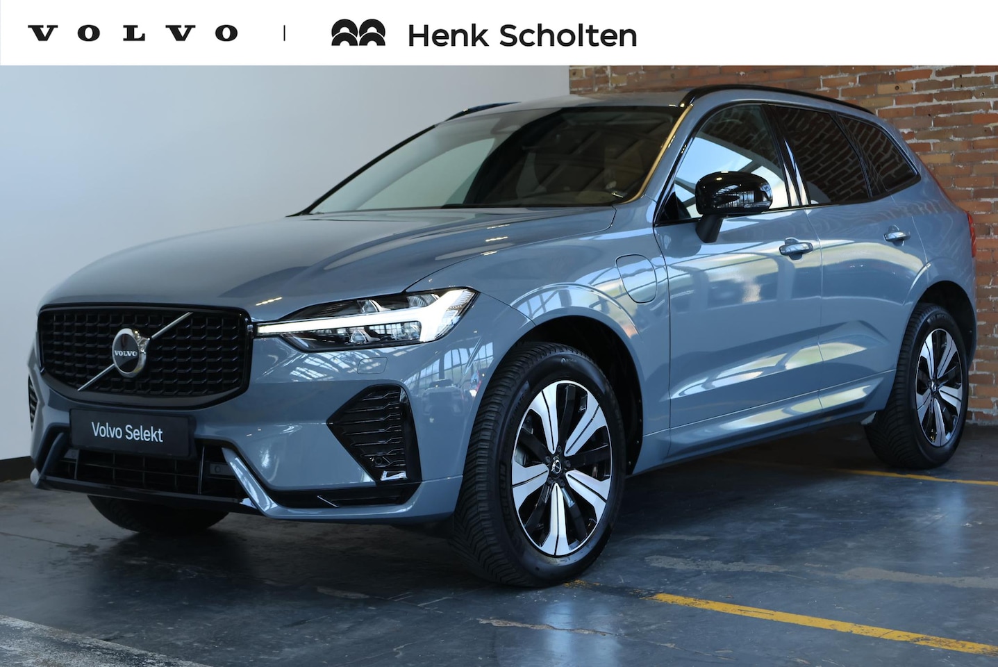 Volvo XC60 - T8 Plug-in hybrid AWD Plus Dark | Semi-Electrische Wegklapbare Trekhaak | Longe Range | Go - AutoWereld.nl