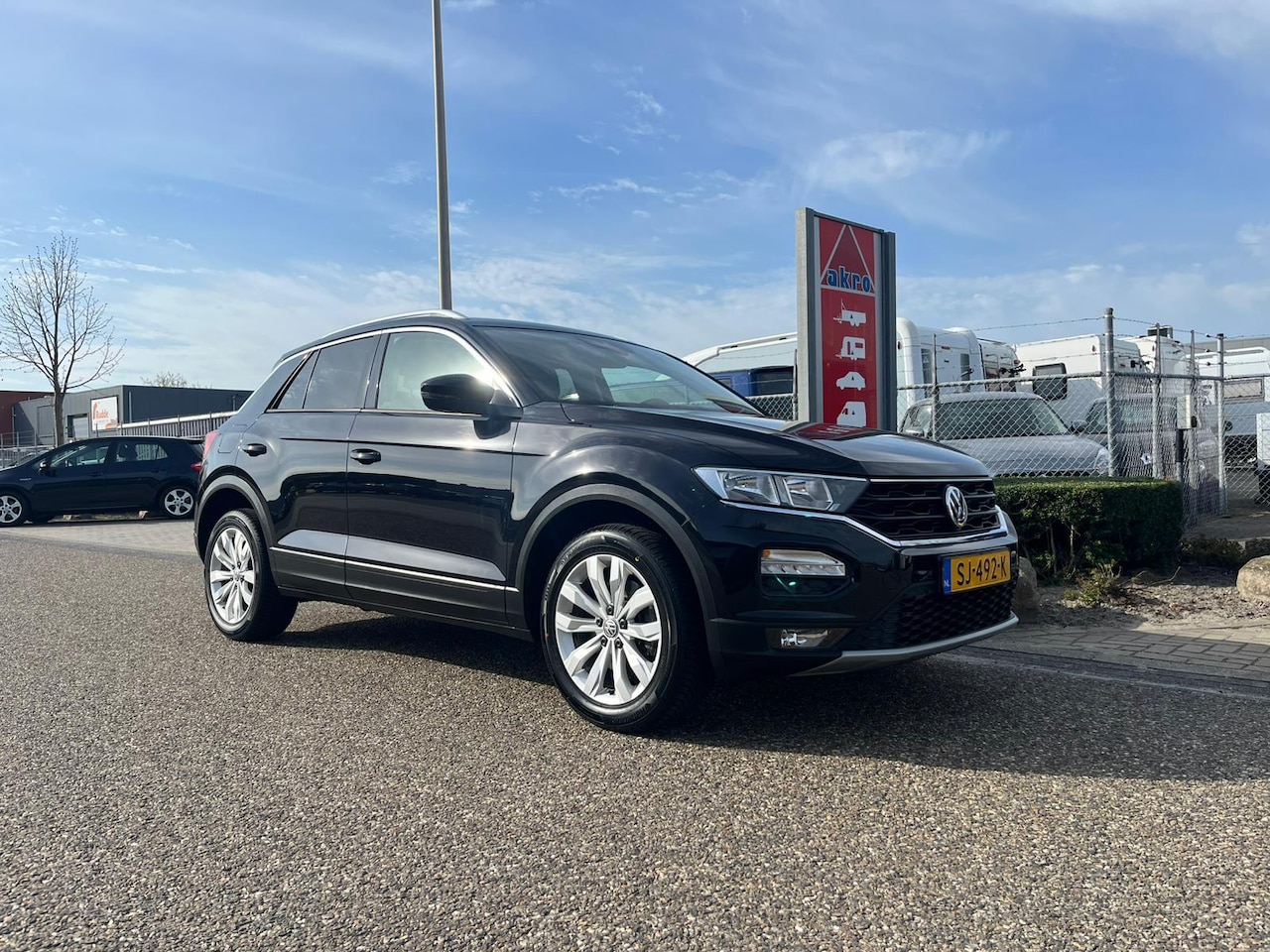 Volkswagen T-Roc - 1.0 TSI Style | Adaptive cruise | Trekhaak | Carplay | Elek. Kofferklep | NAVI | All seaso - AutoWereld.nl