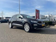 Volkswagen T-Roc - 1.0 TSI Style | Adaptive cruise | Trekhaak | Carplay | Elek. Kofferklep | NAVI | All seaso