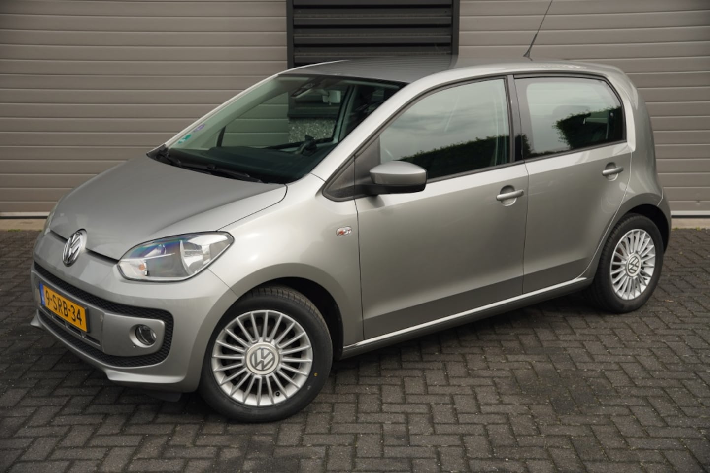 Volkswagen Up! - 1.0 high up! BlueM. eerste eig. navi. - AutoWereld.nl