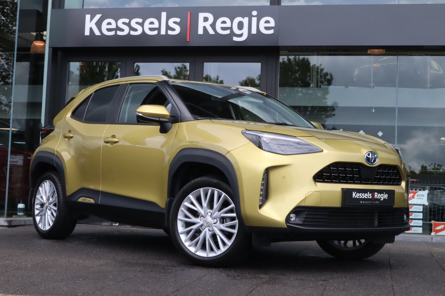 Toyota Yaris Cross - 1.5 Hybrid Executive | BLIS | Keyless | Camera | Stuur/Stoelverwarming | 18” | Navi | Sens - AutoWereld.nl