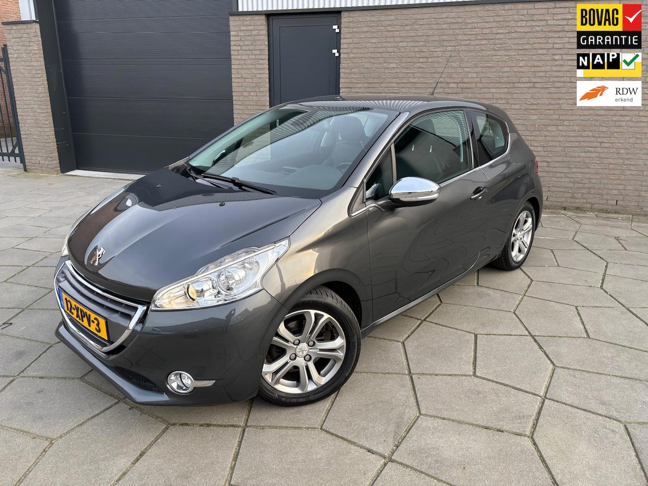 Peugeot 208 - 1.4 VTi Allure| 3 Drs |Airco | verstralers |Chrome pakket |AUX| Full-Map Navi | leder - AutoWereld.nl