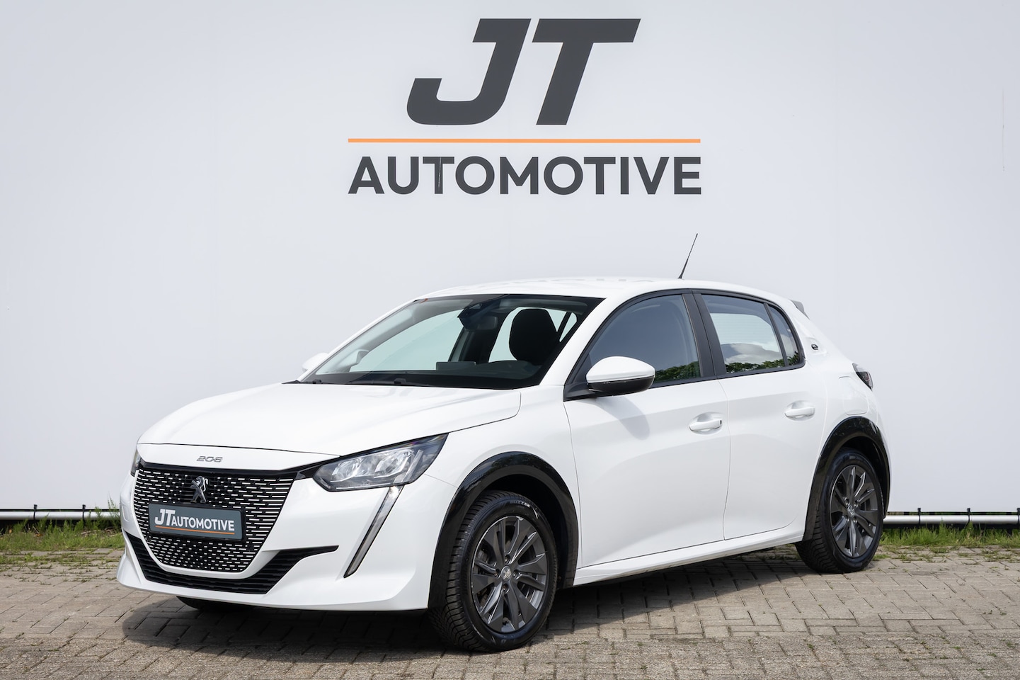 Peugeot e-208 - EV bleu Active 50 kWh NLAuto PDC | Carplay | Navigatie | Cruise control | voorruitverwarmi - AutoWereld.nl