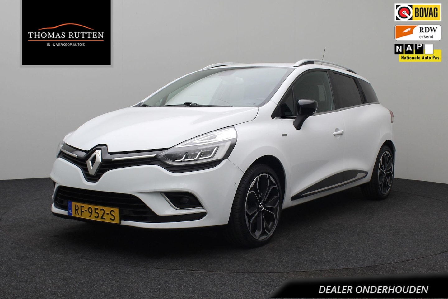 Renault Clio Estate - 0.9 TCe Bose 2017 | Airco | Navigatie | Achteruitrij Camera | DAB Radio | Cruise Control | - AutoWereld.nl