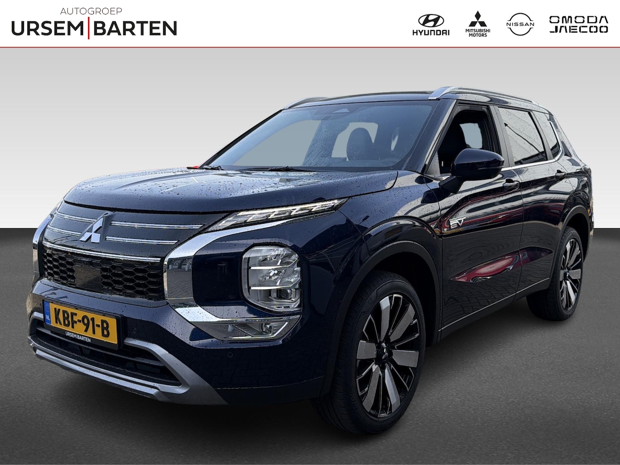 Mitsubishi Outlander - 2.4 PHEV Intense+ Incl. Dodehoek detectie | Draadloze telefoonlader | Lichtmetalen velgen - AutoWereld.nl