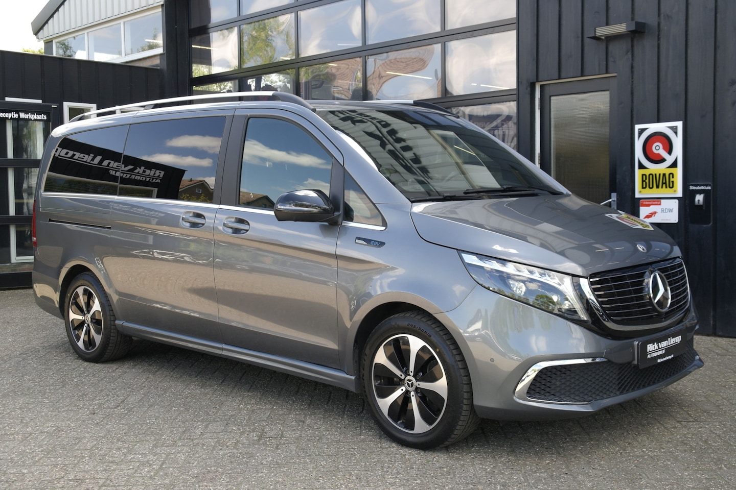 Mercedes-Benz EQV - 300 Lang Avantgarde 90 kWh | EX BTW | 8-Persoons | Carplay | 360ª | Leder | Sfeer - AutoWereld.nl