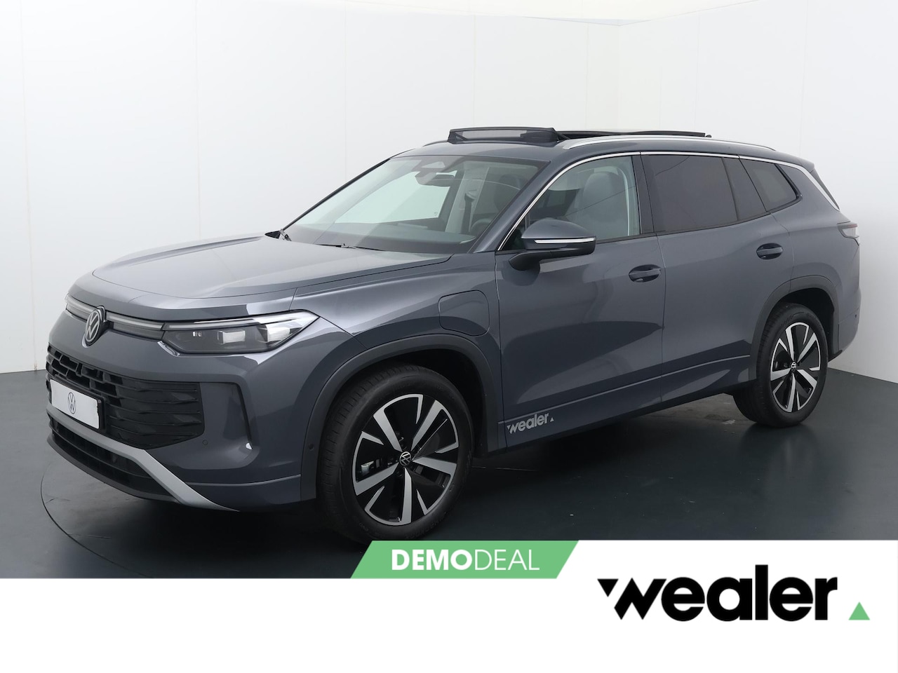 Volkswagen Tayron - 1.5 eHybrid 204pk DSG Life Edition | Trekhaak wegklapbaar | Panoramadak | Stoel- & stuurwi - AutoWereld.nl