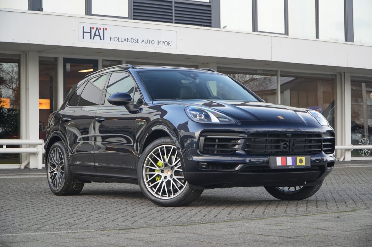 Porsche Cayenne - 3.0 E-Hybrid I Sport Chrono Plus I Pano I Stoelmassage - AutoWereld.nl