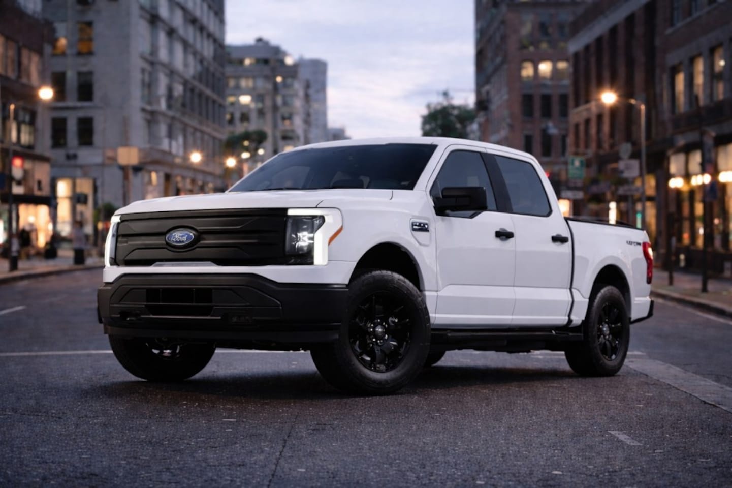 Ford F150 Lightning - LIGHTNING PRO / Extended Range 131 KwH accu / 3.500 KG trekgew - AutoWereld.nl