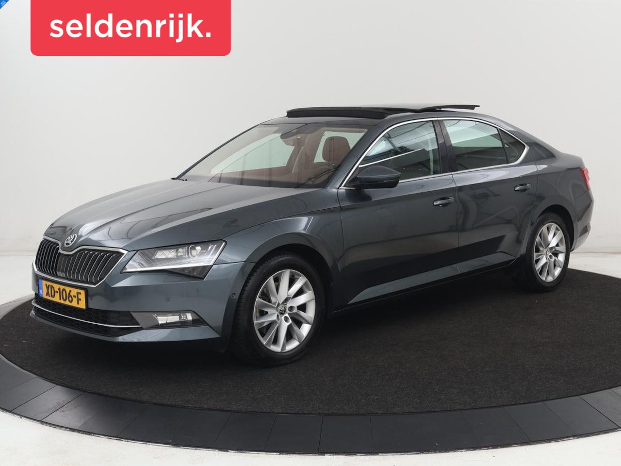 Skoda Superb - 1.5 TSI Style | Panoramadak | Leder | Stoelverwarming | Carplay | Bi-Xenon | Navigatie | C - AutoWereld.nl