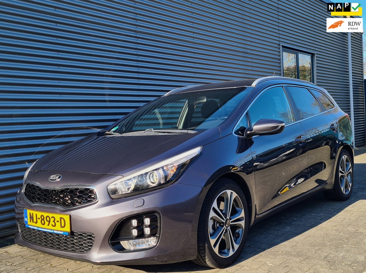 Kia Cee'd Sportswagon - 1.6 CRDi GT-Line AUT 03-2017 Dark Gun Metal - AutoWereld.nl