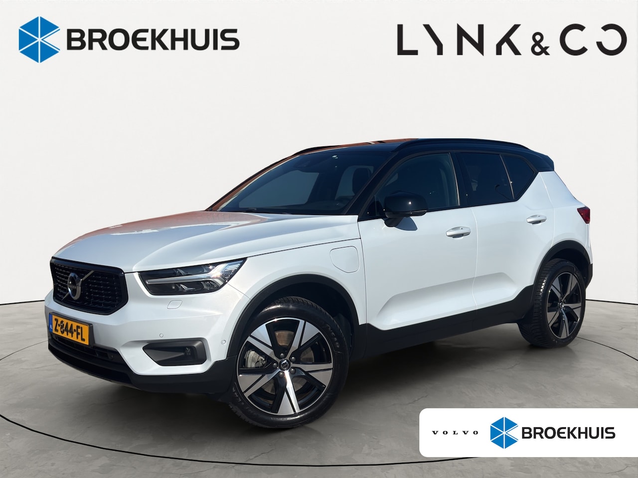 Volvo XC40 - 1.5 T4 Recharge Inscription | Appel Carplay\Android Auto | Achteruitrijcamera | Stuurwiel - AutoWereld.nl
