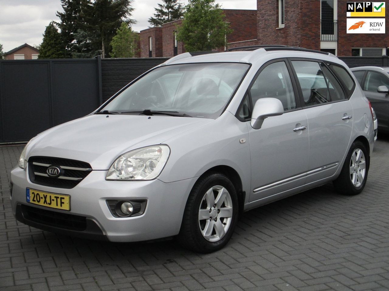 Kia Carens - 2.0 CVVT X-ecutive 7 Persoons Clima 135dkm !! - AutoWereld.nl