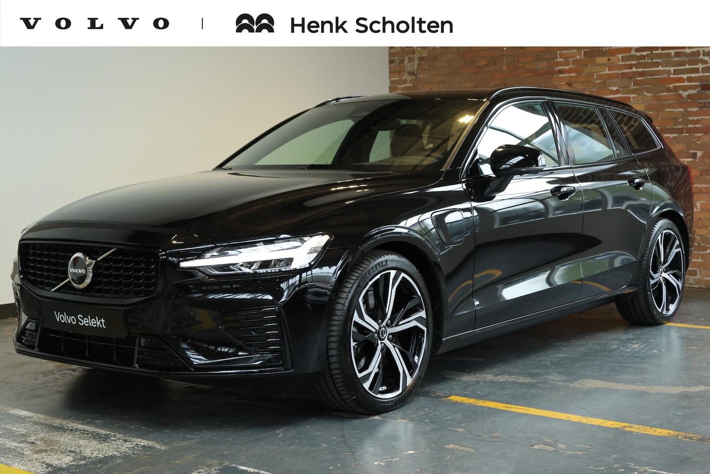 Volvo V60 - T6 Plug-in hybrid AWD Plus Dark | Stoelverwarming | 360° parkeercamera | Stoelverwarming | - AutoWereld.nl