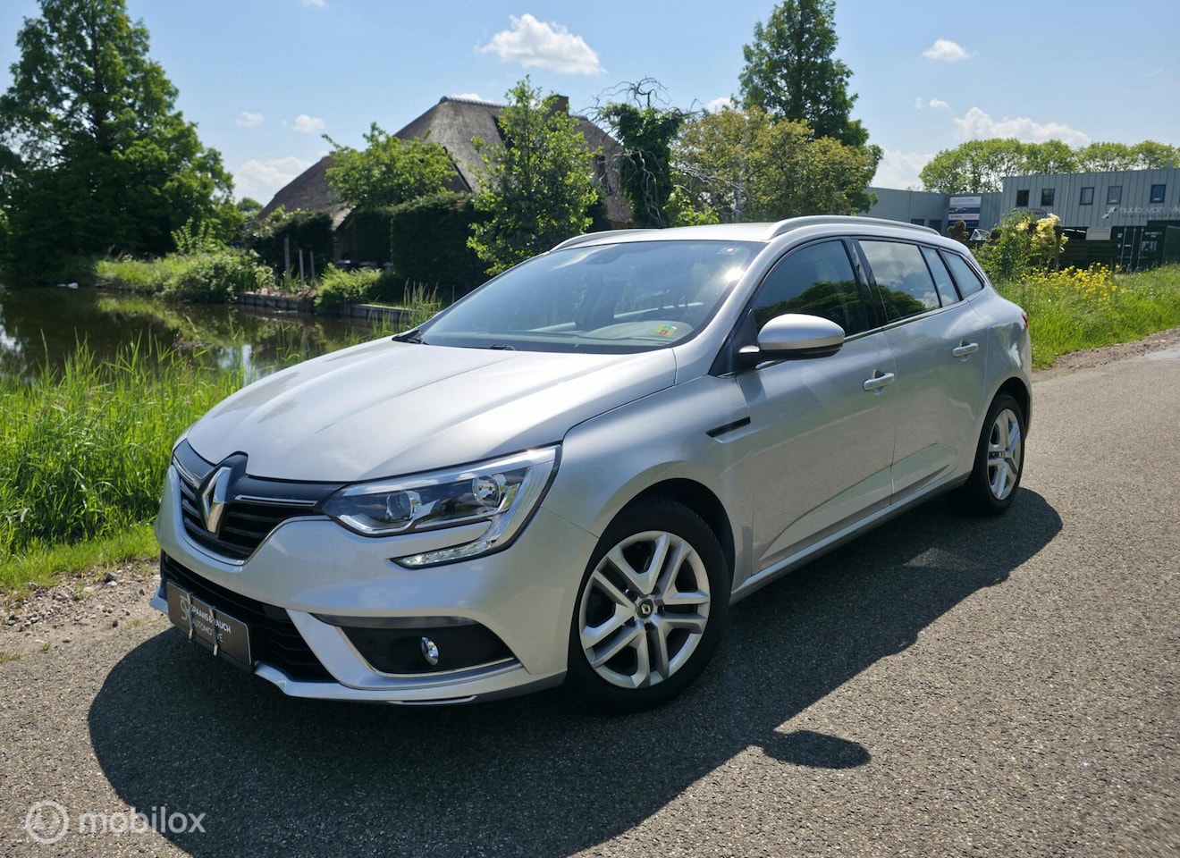 Renault Mégane Estate - 1.2 TCe Limited / Navi / Carplay / PDC - AutoWereld.nl
