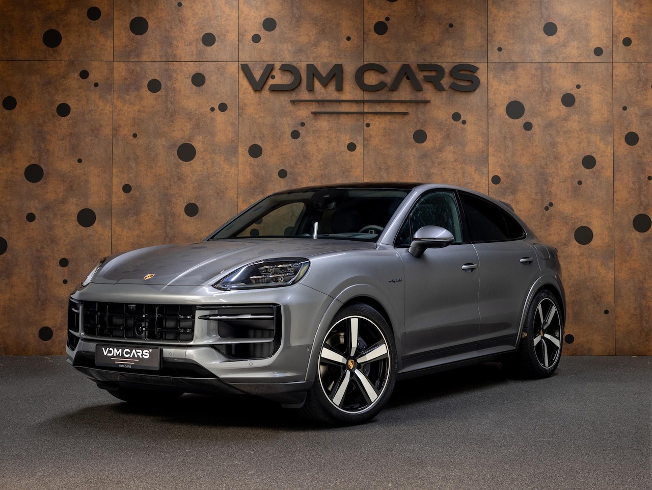 Porsche Cayenne Coupé - 3.0 E-Hybrid Black Edition | SportDesign | Achterasbesturing | Head-Up Display | InnoDrive - AutoWereld.nl