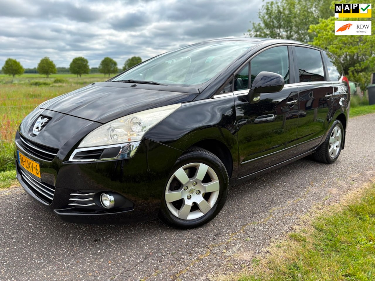 Peugeot 5008 - 1.6 5Persoons Pano|Trekhaak|Goed onderhouden - AutoWereld.nl