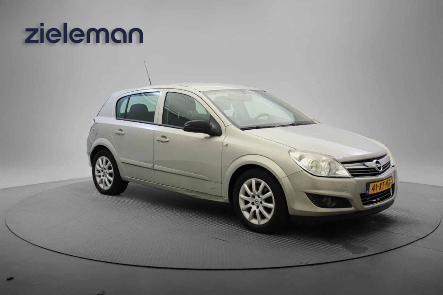 Opel Astra - 1.6 Temptation - Airco, Cruise, Trekhaak - AutoWereld.nl