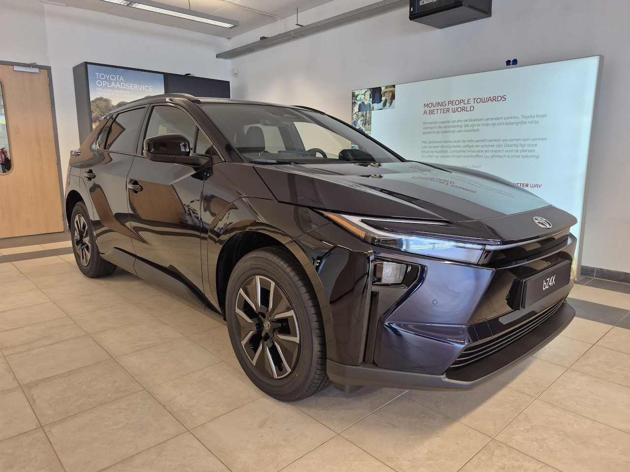 Toyota bZ4X - Dynamic 73 kWh Automaat | Navigatie | Warmtepomp | Rondomzicht camera | Keyless | Elektris - AutoWereld.nl
