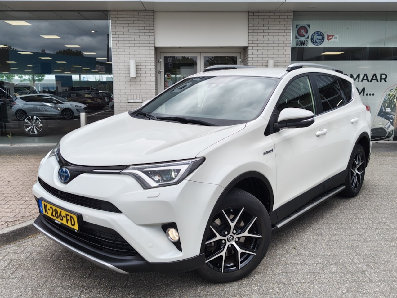 Toyota RAV4 - 2.5 Hybrid AWD Style | Trekhaak | 1650kg Trekgew. | Treeplanken - AutoWereld.nl